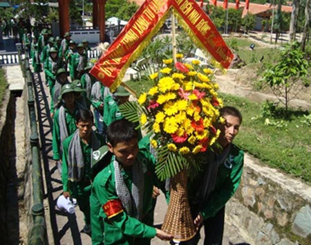 1,000 people walk trans-Vietnam for humanitarian purpose